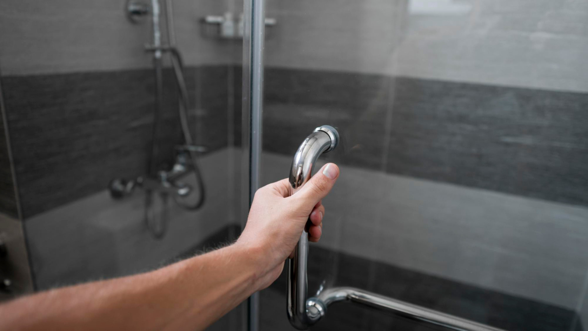 Financez l'installation d'une douche à l'italienne grâce aux aides financières disponibles